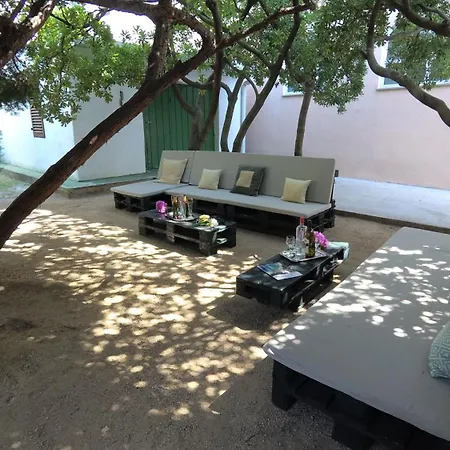 Apartment Grosse In Pag Mit Privater Terrasse