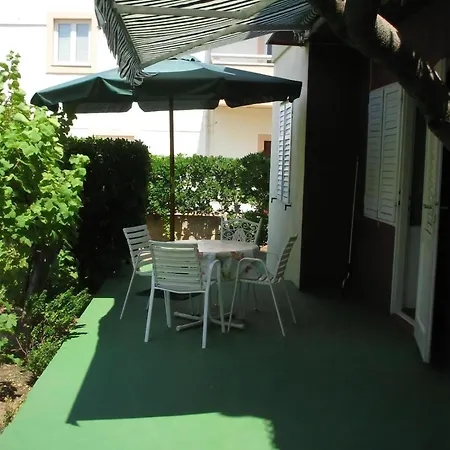Grosse In Pag Mit Privater Terrasse Apartment