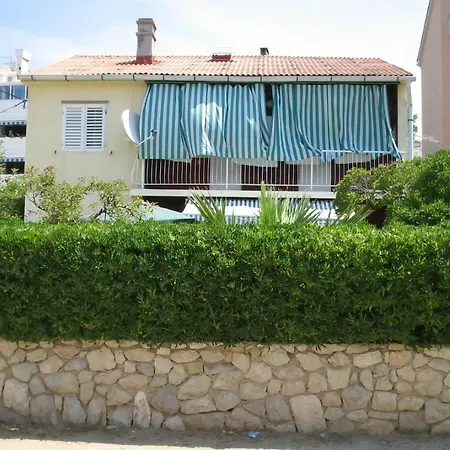 Grosse In Pag Mit Privater Terrasse Apartment *