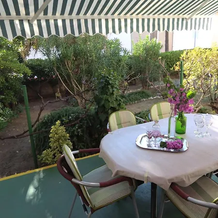 Grosse In Pag Mit Privater Terrasse *
