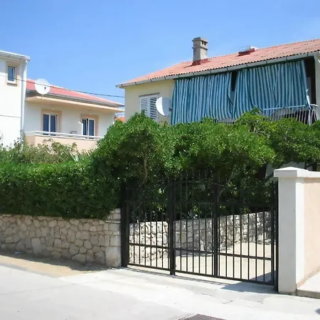 Grosse In Pag Mit Privater Terrasse Apartment